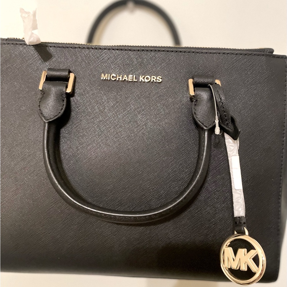 NWT Michael Kors Large black Leather Jet setting Top Handle handbag. OP:$348